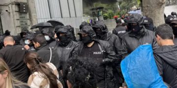 პოლიციამ მეტროსადგური „თავისუფლების მოედანი“ დაკეტა