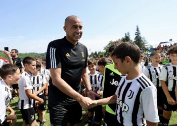 ფეხბურთის ლეგენდა წალენჯიხაში – იუვენტუსის აკადემიის ბავშვები დღეს თავად დევიდ ტრეზეგემ ავარჯიშა