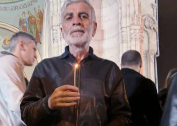 „განაჩენი გამოტანილია, თავად ქოცების შვილები და შვილიშვილები დგანან ამ მიტინგზე, მშობლები და ბებია–ბაბუები მათ წინააღმდეგ ვერ წავლენ“ – კახა მიქაია