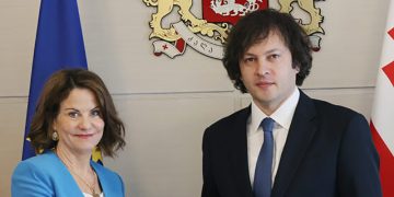 პრემიერი აშშ-ში მიიწვიეს დათქმით… – ოცნების პასუხი აშშ–ის ელჩს