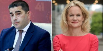 “425 პარლამენტარს სურს ვროკავშირის ანაბანა აგიხსნათ… ისევ იტყუებით?” – კრამონი პაპუაშვილს