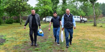 ლანჩხუთის მერმა მრავალშვილიან, სოციალურად დაუცველ ოჯახებსა და უფასო სასადილოს ბენეფიციარებს სააღდგომო საჩუქრები გადასცა