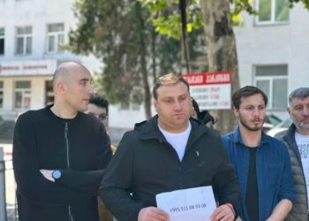 „დილის ხუთ საათზე ურეკავდნენ მამაჩემს და ემუქრებოდნენ ჩემი ფიზიკური ანგარიშსწორებით… მამაჩემის ჯანმრთელობამ ვერ გაუძლო და ახლა რეანიმაციაშია“ – ლაშა ფარულავა