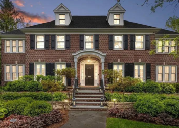 ფილმის „მარტო სახლში“ ცნობილი სახლი იყიდება