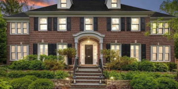 ფილმის „მარტო სახლში“ ცნობილი სახლი იყიდება