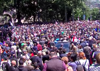 “ბავშვებს ცემენ… რატომ კლავ?”, “რუსული კანონი მიუღებელია” – ოჯახის სიწმინდის დღეზე მისული მოქალაქეები