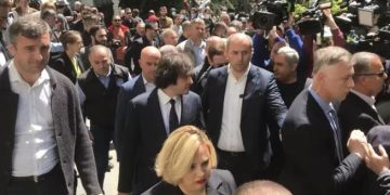 თსუ-ს შენობა პრემიერ-მინისტრმა ხმაურის ფონზე დატოვა