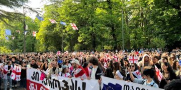 ქუთაისში ახალგაზრდები რუსულ კანონს კვლავ აპროტესტებენ