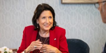 ძალიან სასაცილოა, როცა პოლიტიკოსების ვითომ მაღალი IQ-თი, ითვლიან და ვეღარ ითვლიან, თუ რამდენი ადამიანი იყო – პრეზიდენტი