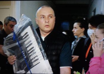 უჩა აბაშიძის მეგობრის სახლიდან ნივთმტკიცებად სინთეზატორია ამოღებული