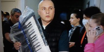 უჩა აბაშიძის მეგობრის სახლიდან ნივთმტკიცებად სინთეზატორია ამოღებული