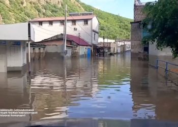 სომხეთში წყალდიდობის შედეგად, სულ მცირე, სამი ადამიანი დაიღუპა