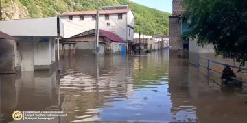 სომხეთში წყალდიდობის შედეგად, სულ მცირე, სამი ადამიანი დაიღუპა