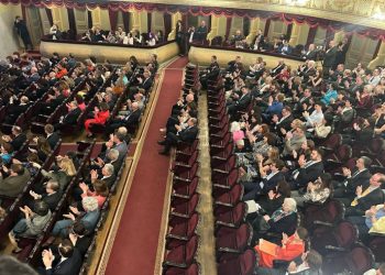 ევროპის დღისადმი მიძღვნილ ღონისძიებაზე სამთავრობო გუნდისთვის განკუთვნილი სკამები ცარიელია