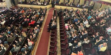 ევროპის დღისადმი მიძღვნილ ღონისძიებაზე სამთავრობო გუნდისთვის განკუთვნილი სკამები ცარიელია