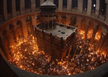 იერუსალიმის აღდგომის ტაძარში წმინდა ცეცხლი გადმოვიდა