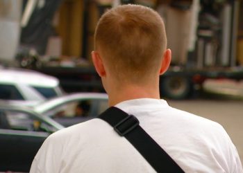 უკრაინის მოქალაქის სკანდალური ინტერვიუ – ვინ ატარებს გამოკითხვებს საქართველოს აეროპორტებში?