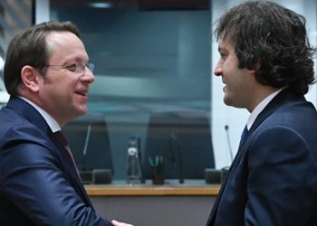 “ჩემი სატელეფონო ზარის ერთი ნაწილი არა მხოლოდ მთლიანად იქნა ამოღებული კონტექსტიდან, არამედ…” – ვარჰეი