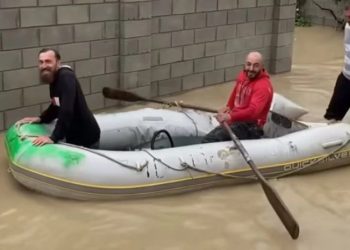 წეროვანში მოსახლეობა გასაბერი ნავებით გადაადგილდება (ვიდეო)