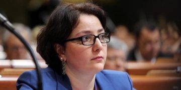 „იქნებ გაახილოთ თვალები, მოწყდეთ იმედს და პოსტივის და თავად იკითხოთ, რაშია საქმე? როგორ შეიძლება?“ – თინა ხიდაშელი