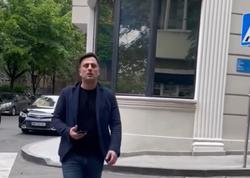 „ქოცი მათხოჯი” – ზურა ხაჩიძეს ქუჩაში მოქალაქე დაუპირისპირდა