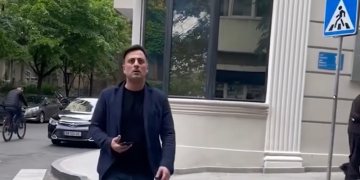 „ქოცი მათხოჯი” – ზურა ხაჩიძეს ქუჩაში მოქალაქე დაუპირისპირდა