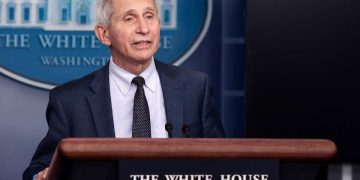 “პანდემიის დროს სოციალური დისტანცირებისა და ნიღბების ტარების რეკომენდაციები მეცნიერულ მტკიცებულებებს არ ეფუძნებოდა” – ენტონი ფაუჩი