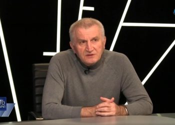 ,,საქართველო იმბეცილის დონეზე ქვემოთ ჩამოიყვანეს, – არაფერი ესმით, ვერაფერს ხედავენ და იდიოტური ლოზუნგებით სიტუაციას კიდევ უფრო ართულებენ“ – დემურ გიორხელიძე