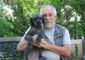 ,, ბატონ ზურაბს კი იცნობს ყველა, მაგრამ ხელში რომ უჭირავს, ის თუ გახსოვთ, ვინაა?” – თბილისის ზოოპარკი