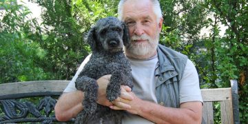 ,, ბატონ ზურაბს კი იცნობს ყველა, მაგრამ ხელში რომ უჭირავს, ის თუ გახსოვთ, ვინაა?” – თბილისის ზოოპარკი