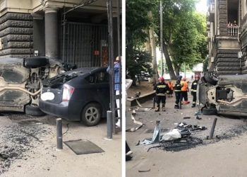 თბილისში, გმირთა მოედანზე ავტოსაგზაო შემთხვევა მოხდა – “ჩემი ქალაქი მკლავს”-ის ინფორმაციით, დაშავებულია 2 ადამიანი