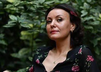 “ქუჩაში ცემით მოკლეს… უბნის მაყურებლები ვართო…” – რას წერს ანა კომლაძე