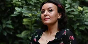 “ქუჩაში ცემით მოკლეს… უბნის მაყურებლები ვართო…” – რას წერს ანა კომლაძე