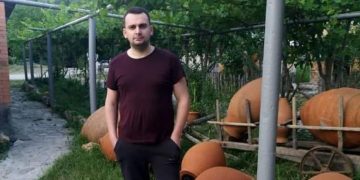 მეორე დღეა, ოჯახი თბილისში ახალგაზრდა კაცს ეძებს