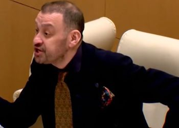 „ბატონი მაკრონი აგერ სადილად ჩვენ გვარიგებდა ჭკუას და თურმე სამხარზე არჩევნები წაუგია და საერთოდ ლეგიტიმური არ ყოფილა და მიხედოს თავის ქვეყანას“ – ბექა ოდიშარია