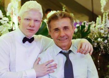 ივანიშვილის ვაჟი პარიზში, მოსკოვსა და თბილისში მოოქროვილ გალიაში გაიზარდა – NZZ