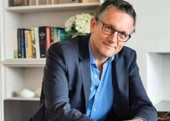 ბრიტანელი ტელეწამყვანი მაიკლ მოსლი საბერძნეთის კუნძულ სუმიზე გარდაცვლილი იპოვეს