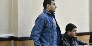 საქალაქო სასამართლოში, ლილოში, 21 წლის გოგოს მკვლელობაში ბრალდებული ოთარ ცინდელიანის პროცესი მიმდინარეობს