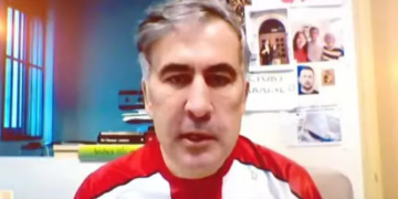 სააკაშვილი სასამართლო პროცესს ეროვნული ნაკრების მაისურით დისტანციურად ჩაერთო