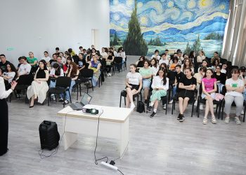 ზუგდიდის მე-4 საჯარო სკოლაში ენერგეტიკის სექტორში ქალთა როლის  გაძლიერებაზე საჯარო ლექცია ჩატარდა