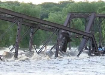 ადიდებულმა მდინარემ სარკინიგზო ხიდი დაანგრია