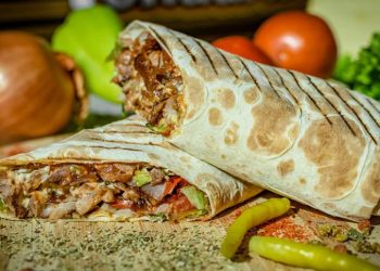 8 ადამიანის ინტოქსიკაცია – სეს-მა ერთ-ერთი საშაურმიდან ნიმუშები აიღო