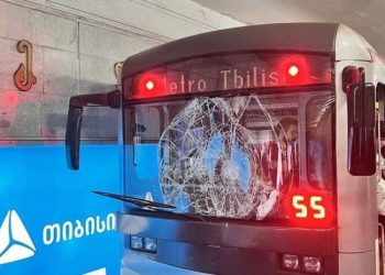 მეტროსადგურ ვაჟა-ფშაველაზე მგზავრი ლიანდაგებში ჩავარდა