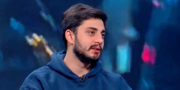 სახლთან ავტობუსის გაჩერებაზე დამხვდნენ ელექტრო შოკებით, ეცადნენ ცემას – ცოტნე კობერიძე