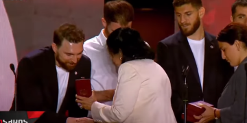 სალომე ზურაბიშვილმა ეროვნული ნაკრების წევრები ღირსების ორდენებით გადასცა