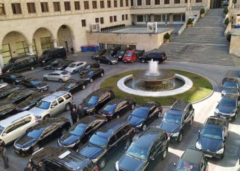 რომელ დეპუტატებს ემსახურებათ საბიუჯეტო ავტომობილი? – სია