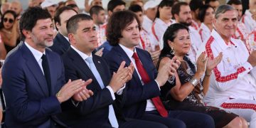 მთავრობა თითოეულ ოლიმპიურ ჩემპიონს მილიონს, ვერცხლის მედალოსანს – ნახევარ მილიონს, ხოლო ბრინჯაოს პრიზიორს – 250 ათას ლარს გადასცემს