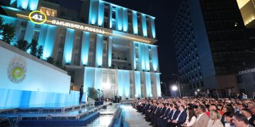 ,, როცა მორალურადაც აგებ, რა გასაკვირია, რომ შენს გვერდით არავინ დადგება, თუნდაც ფულის გამო” – რომან გოცირიძე