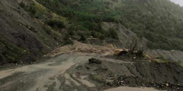 სვანეთში მიწა ჩამოიშალა – ჩაკეტილია მოძრაობა