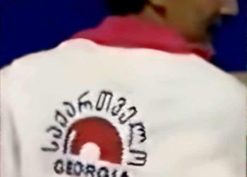 ,, იმ პატარა, მომღიმარი ცხინვალელი ბიჭის მოტრიალება და ზურგის ჩვენება იყო ჩვენი გამარჯვება, სადაც შავით თეთრზე ეწერა საქართველო…” – რას იხსენებს სანდრო ელოშვილი